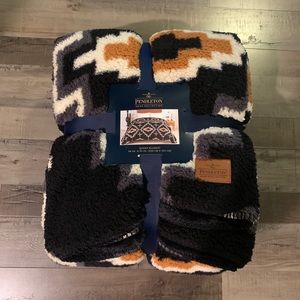 Pendleton Queen Sherpa Blanket